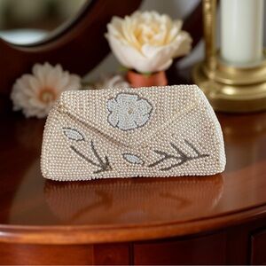BOGO 🤑Vintage Pearl Embellished Beaded Clutch